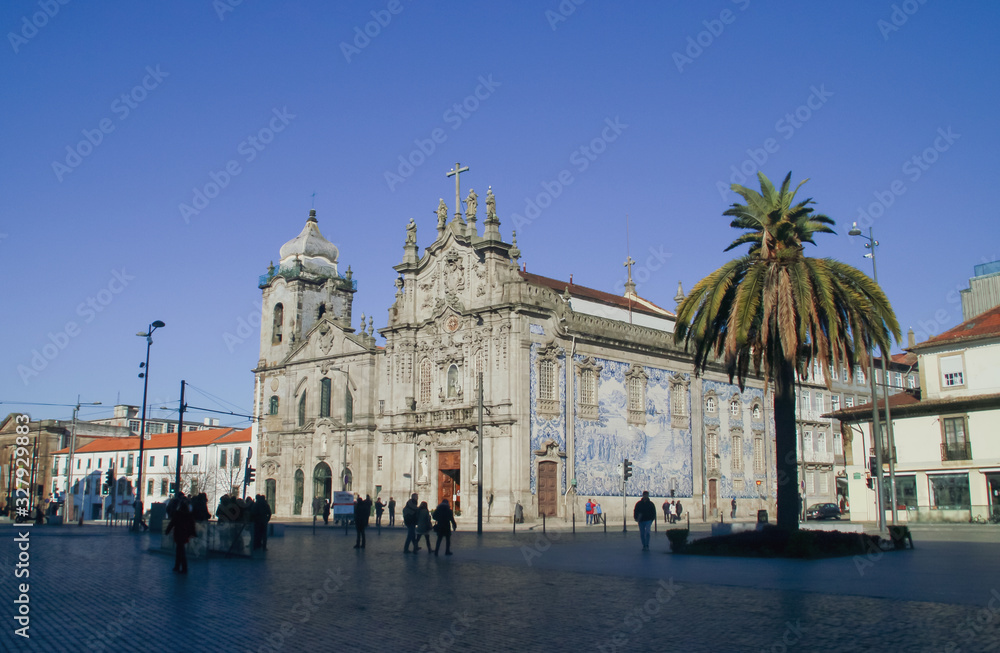 Iglesia de los carmelitas y La Iglesia do Carmo (Oporto, Portugal).)