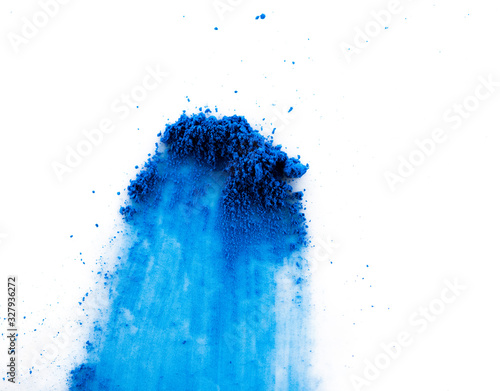 Foto blue pigment scattered on white background Stroke with pigment.