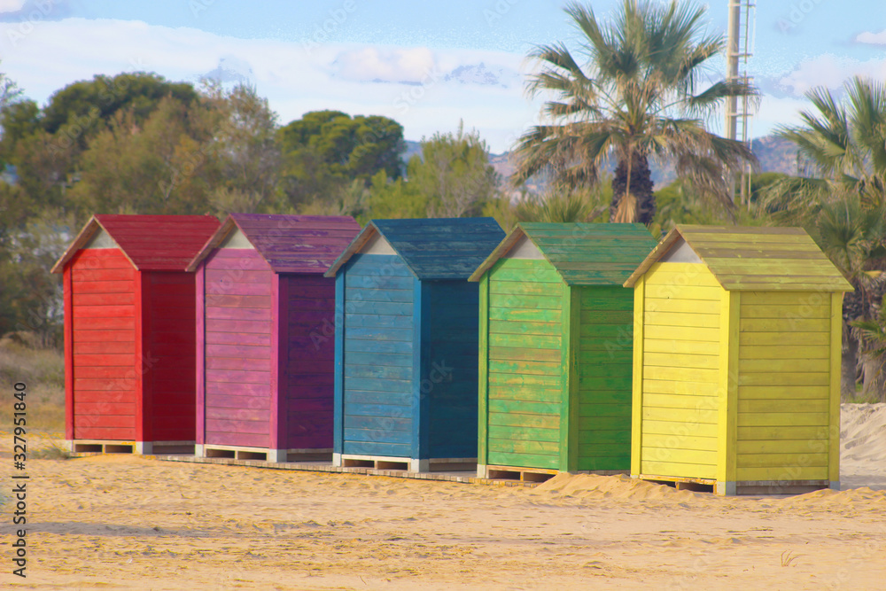 Casetas de colores en la playa