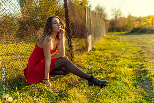 A woman is posing in front of a camera in an autumn park. autumn photo shoot. Autumn in the park. photo