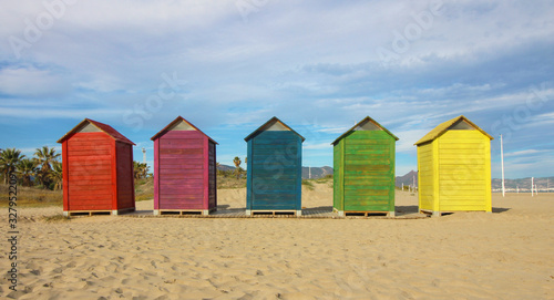 Casetas de colores en la playa