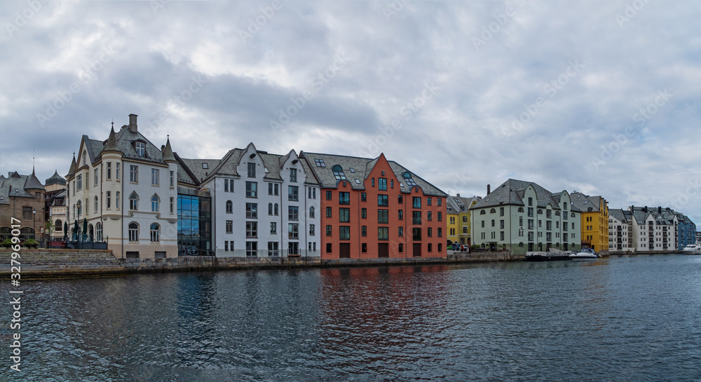 Obraz premium Picturesque summer view of Alesund port town on the west coast of Norway, at the entrance to the Geirangerfjord. Colorful morning cityscape. Traveling concept background.