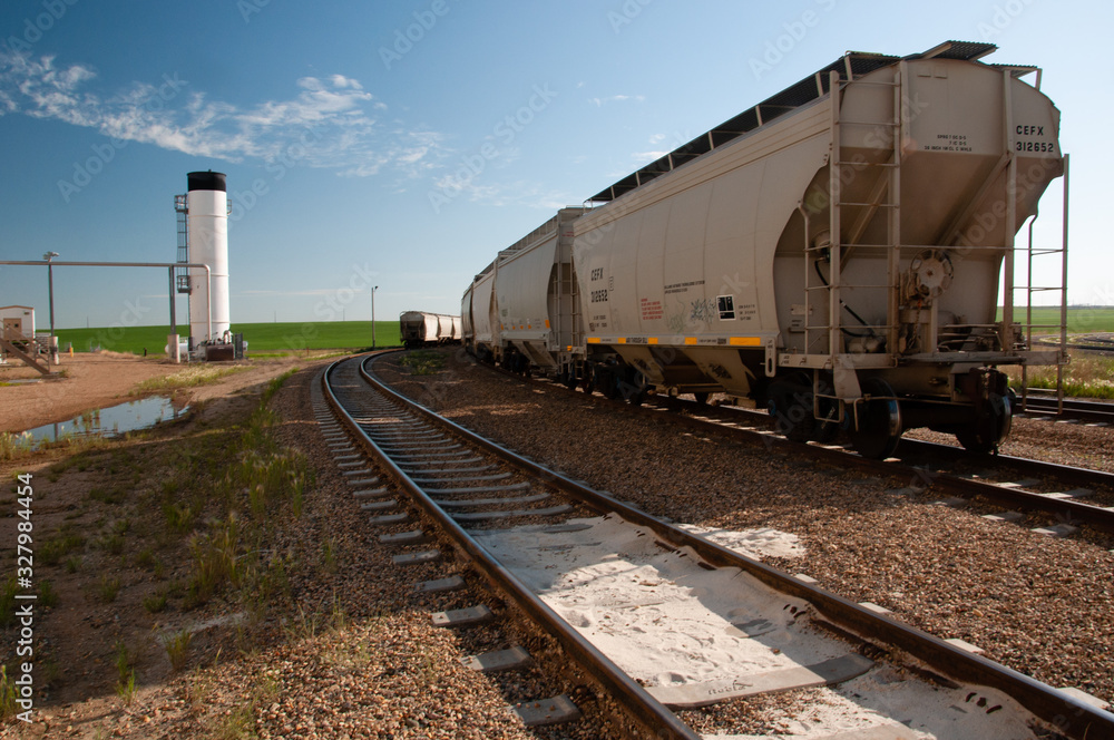 Naklejka premium Zbożowy samochód na ostrodze