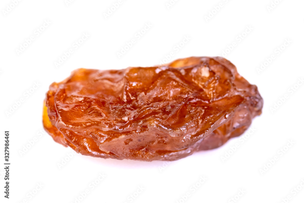 Obraz premium Raw raisin, dried grape isolated on white background