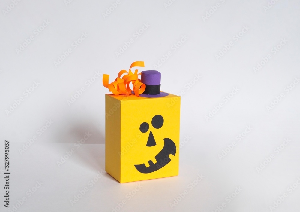Obraz premium Halloween holiday pumpkin made of paper.