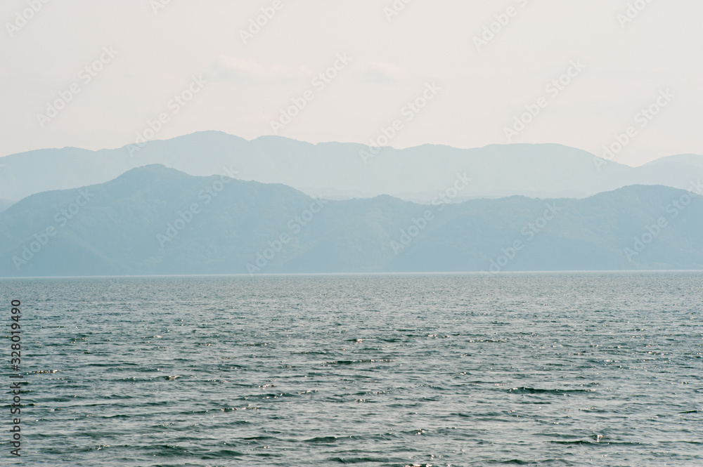 湖と山稜 湖と山稜