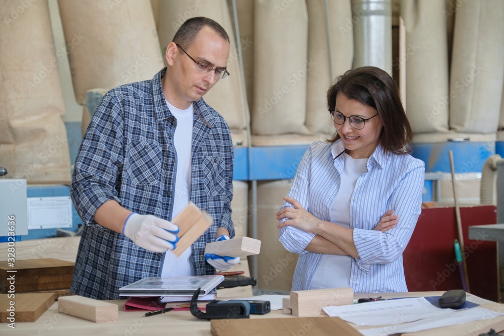 Obraz premium Carpentry workshop, workers discussing furniture production