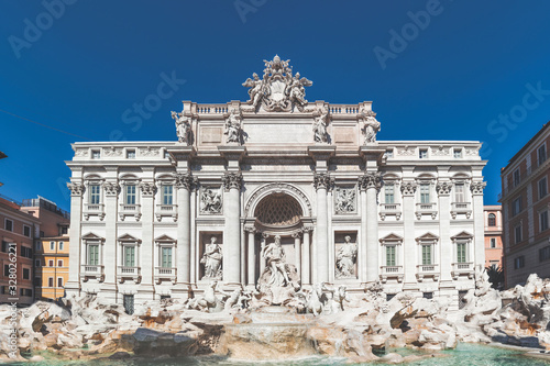 la espectacular fontana de Trevi en la ciudad de Roma