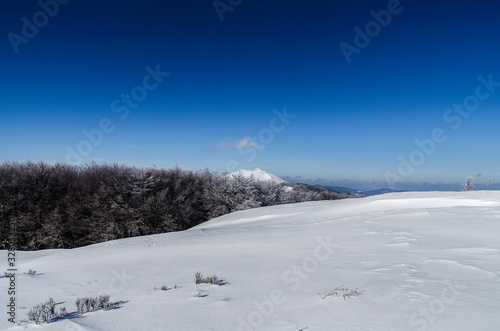 Zimowa panorama z połoniny Wetlińskiej Bieszczady © wedrownik52