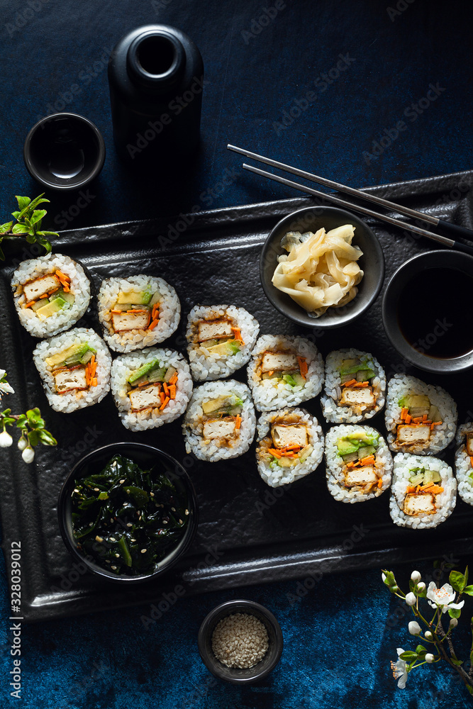 Φωτογραφία vegan sushi; healthy food; soy sauce; sushi plate; chopstick; vegan food; sushi