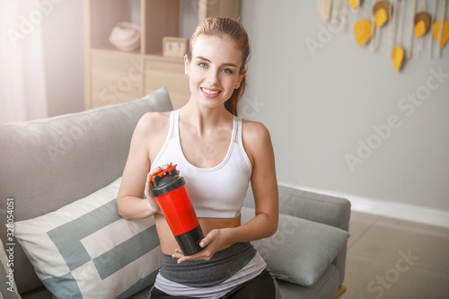 Sporty young woman with pro...