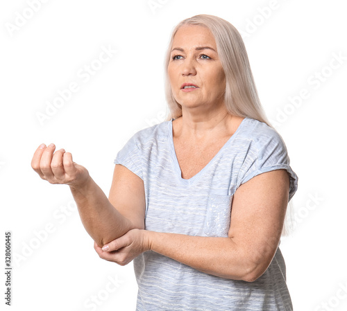 Mature woman experiencing e...