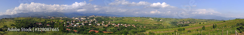 Dorf Melnik in Bulgarien mit Pirin-Gebirge im Hintergrund // Village Melnik in Bulgaria with Pirin Mountains in the background photo