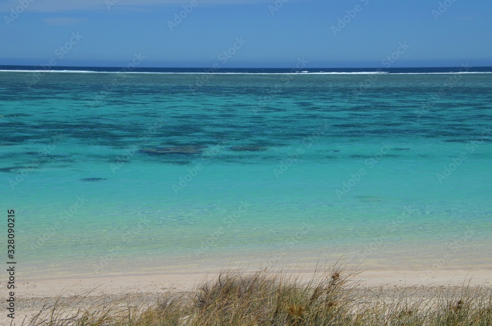 Tropischer Traumstrand mit kristallklarem türkisen Wasser am Ningaloo Reef Australien