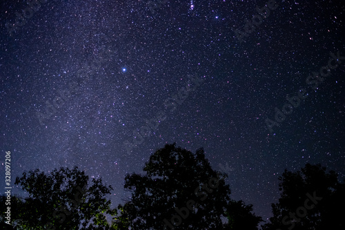 Fototapeta Naklejka Na Ścianę i Meble -  The stars and the milky way in the dark sky at night are very beautiful.