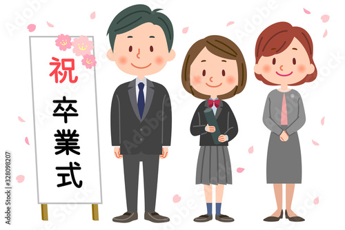 卒業式　記念撮影する親子