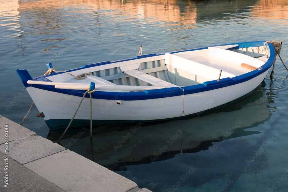 Peschereccio attraccato