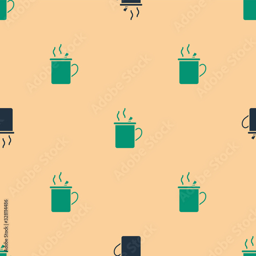 Green and black Mulled wine with glass of drink and ingredients icon isolated seamless pattern on beige background. Cinnamon stick, clove, lemon slice. Vector Illustration