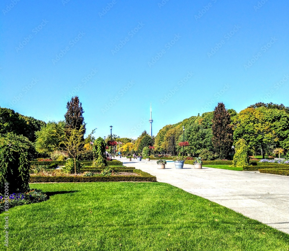 Obraz premium AVENUE OF THE ISLAND LINEAR GARDEN
