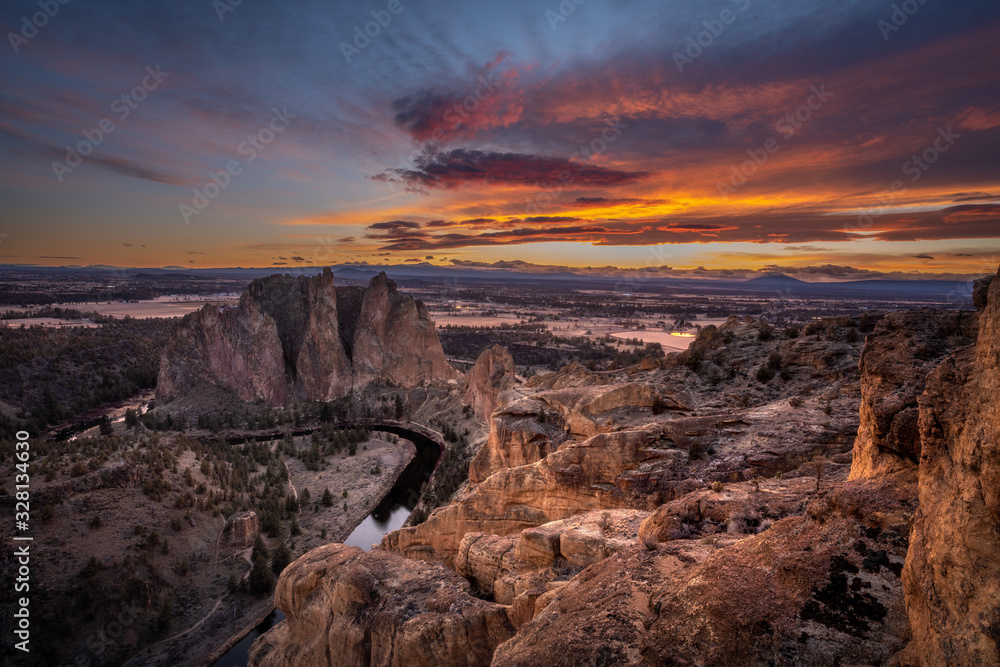 Stunning sunset at Smith Rock State Park