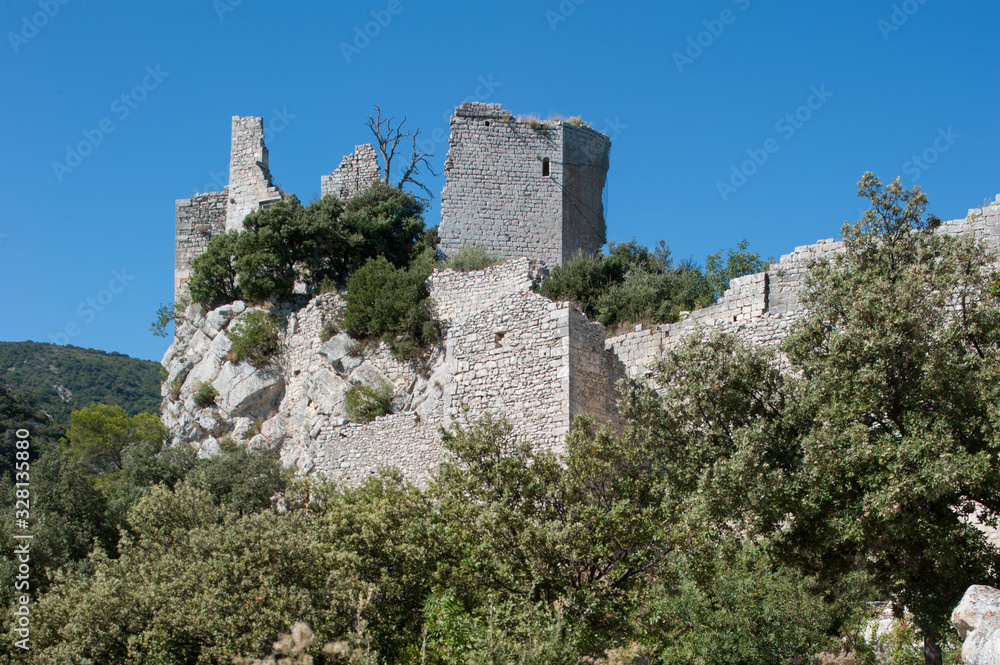 Fototapeta premium Burgruine in Oppède-le-Vieux in Südfrankreich