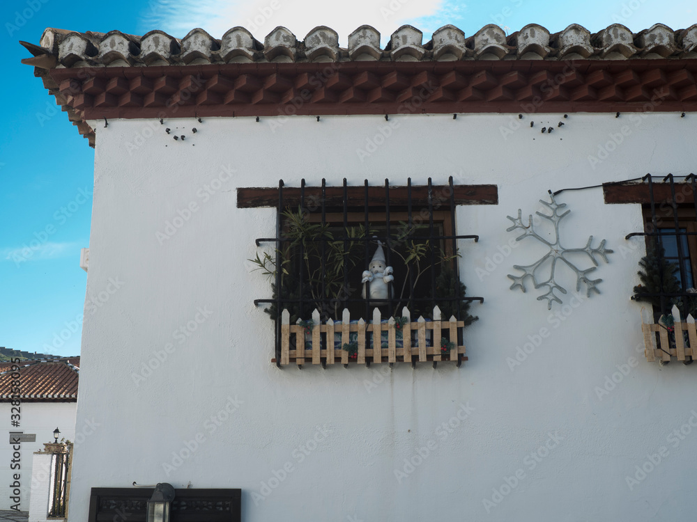 Naklejka premium Andalusian window with Christmas decoration