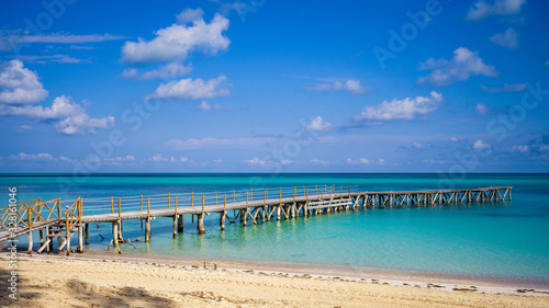 Fotografie Karibischer Strand mit einem Anlegesteeg