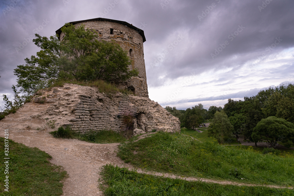Pskov. Gremyachaya tower.