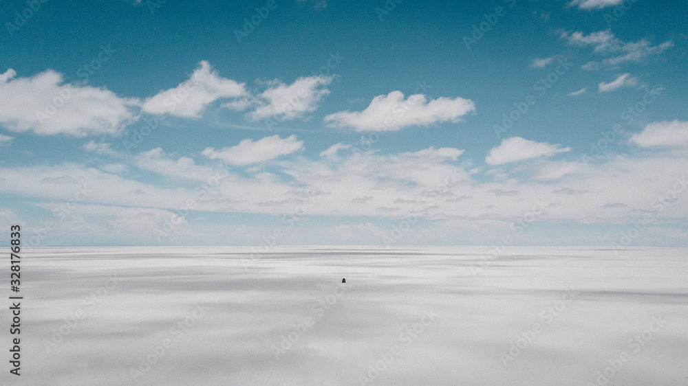 Car in the middle of Uyuni Salt Flats, Bolivia Car in the middle of Uyuni Salt Flats, Bolivia