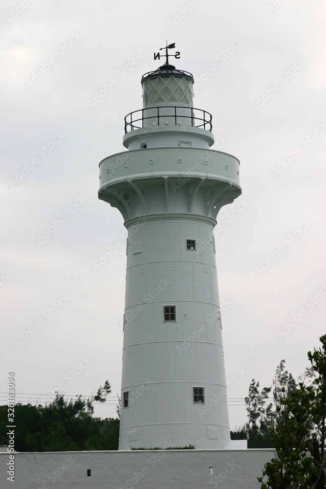 Overcast view of the Eluanbi lighthouse