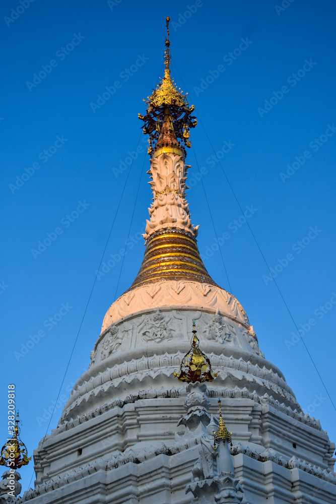 Fototapeta premium pagoda in thailand