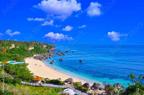 宮古島の南海岸に位置する保良川ビーチの景観