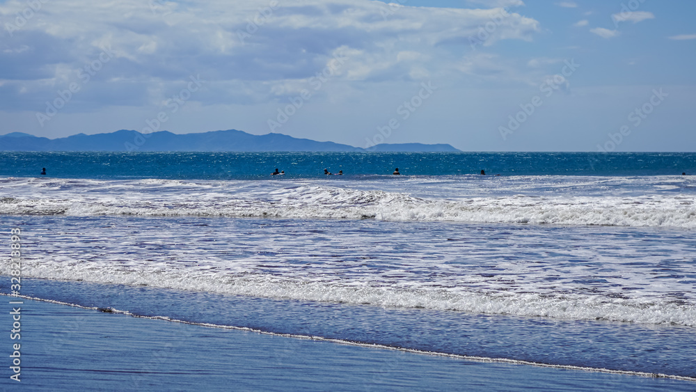 Obraz premium Beautiful aerial view of surfers surfing in Naranjo Beach 