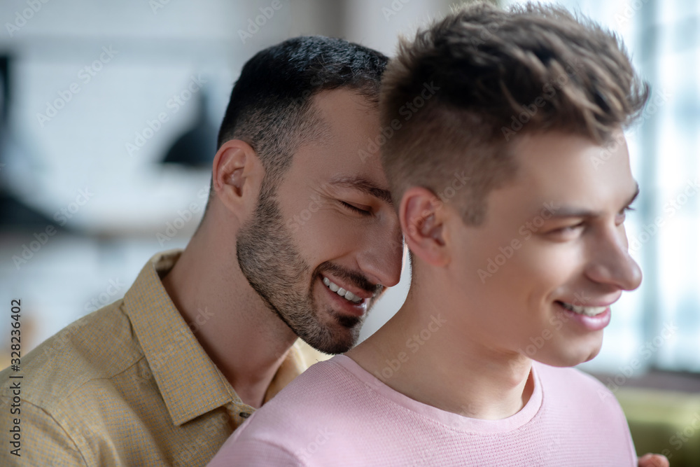 Obraz premium Close up picture of gay couple looking pleased