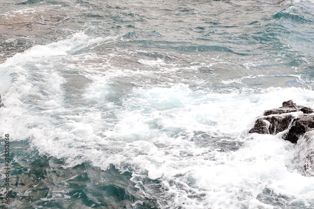 Fototapeta premium 파도치는 바다