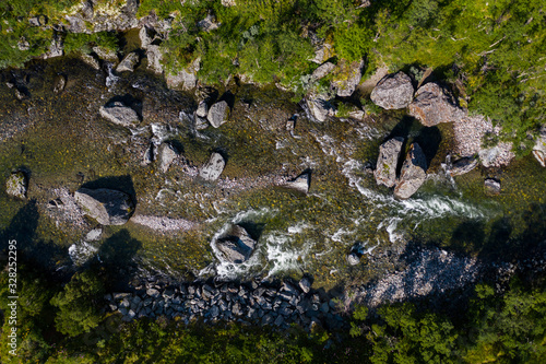Fluss von oben aus der Vogelperspektive; Norwegen Dovre Fjell