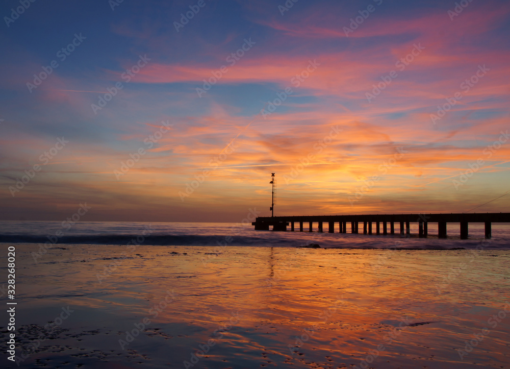 Fototapeta premium jetty in the sunset