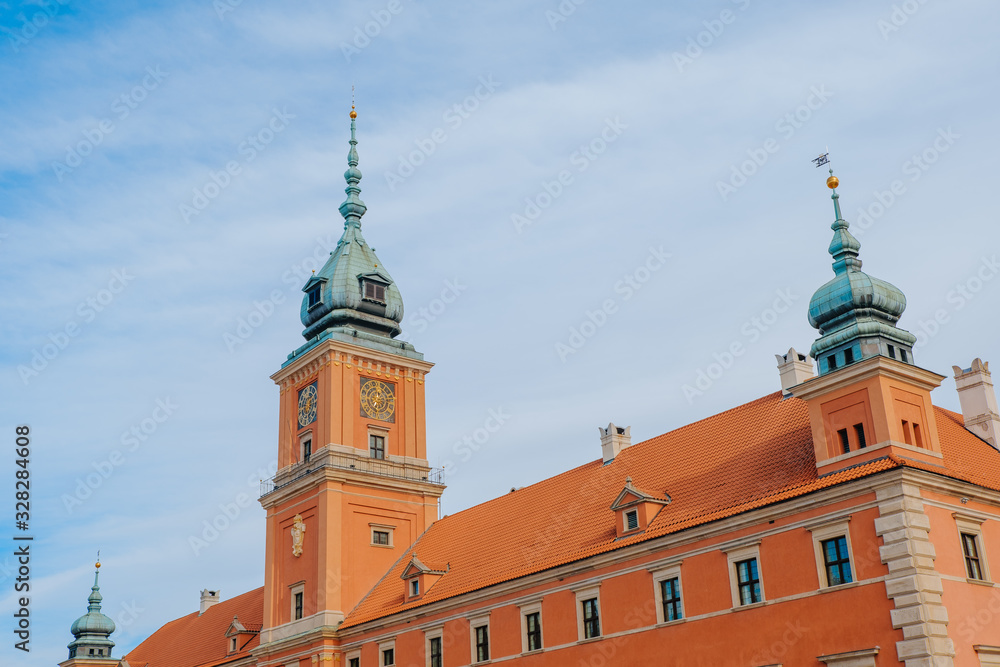 Obraz premium Column and Royal Castle in Warsaw, Poland