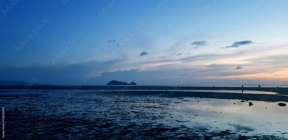 Fototapeta premium sunset over sea