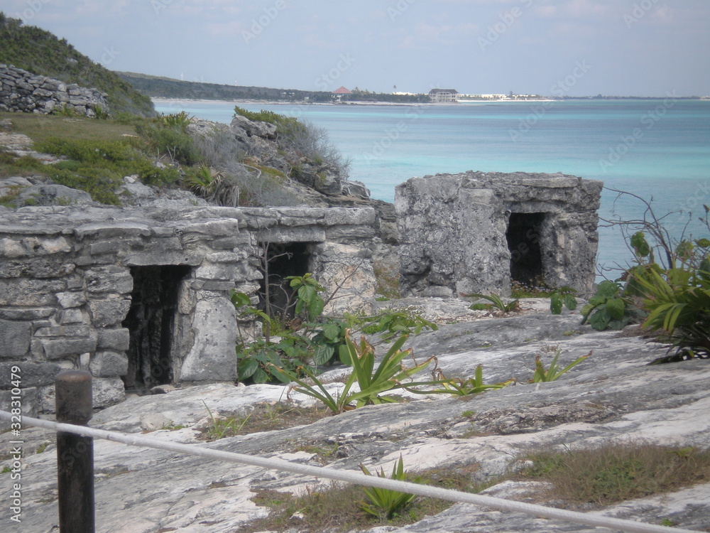 Cancun Mayan ruins and Beach