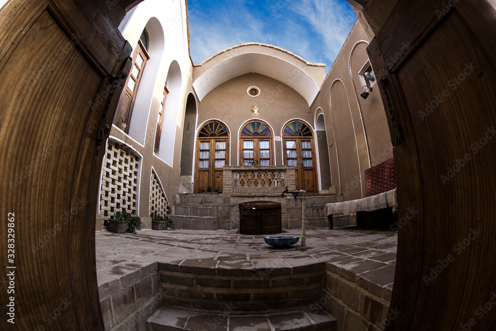 Obraz premium The perfect view of an old historic buildings in Iran