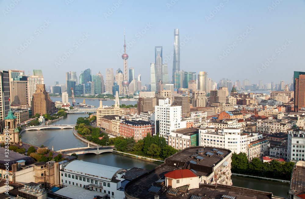 Obraz premium Waibaidu Bridge over Wusong at Shanghai in China 