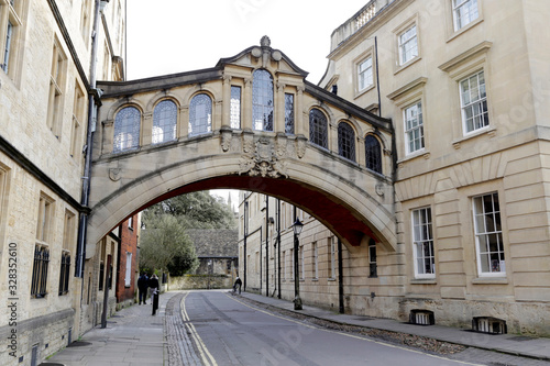 Fotografija Hertford Bridge, popularly known as the Bridge of Sighs, is a skyway joining two parts of Hertford College over New College Lane in Oxford, England,UK, Europe - city landmark