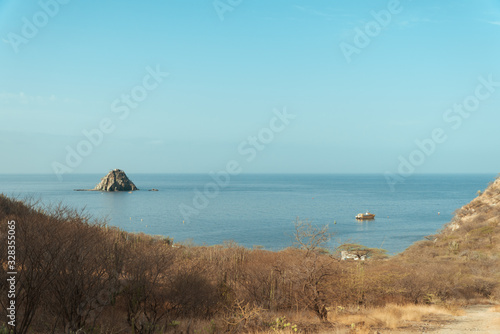 paisaje del mar y montañas con una isla  © juancmc01
