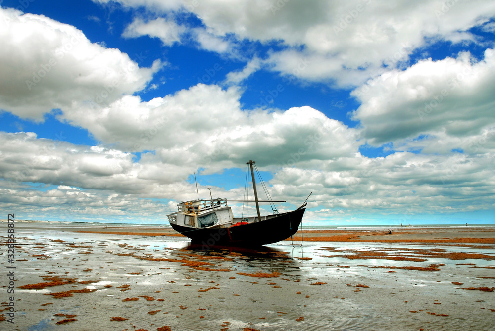 Sua America, Travel in Brazil North-est - Pipa Beach is one of the most famous beaches of Brazil Sua America, Travel in Brazil North-est - Pipa Beach is one of the most famous beaches of Brazil