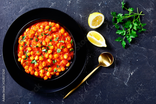 Fotografija Indian vegan dish chana masala on a black plate