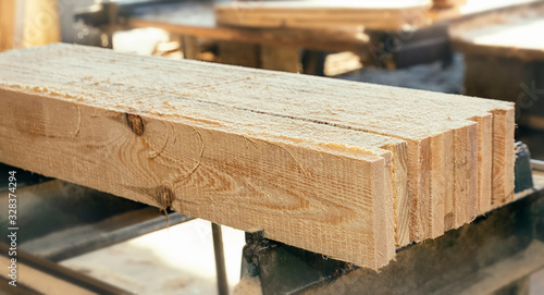Folded lumber. The surface of the end of the board. Lumber to use