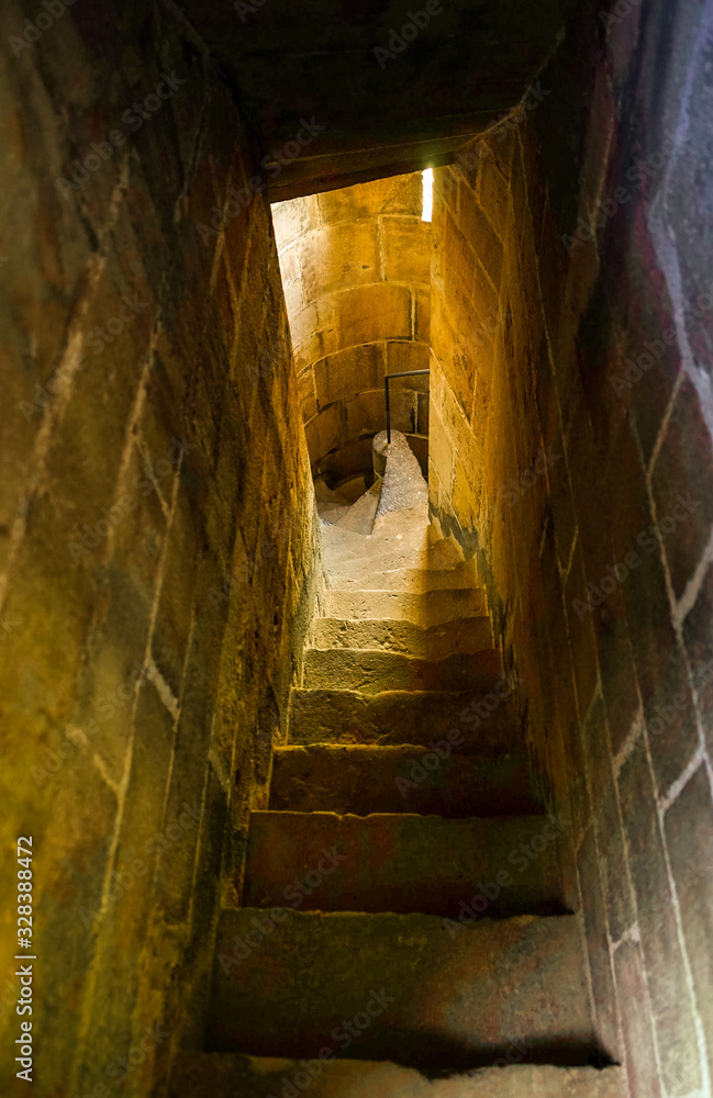 Escaleras castillo