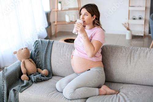 Beautiful pregnant woman dr...