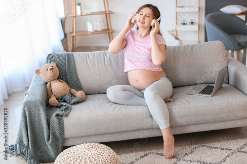 Beautiful pregnant woman li...